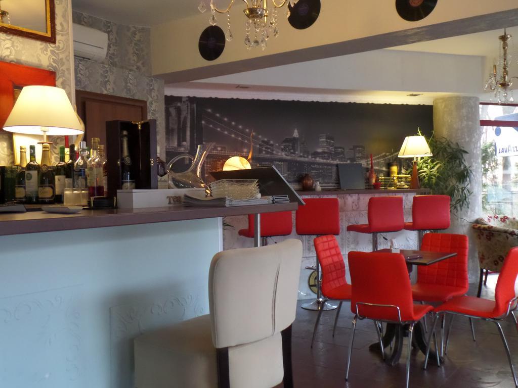 Hotel Ss Residence Unirii Букурещ Екстериор снимка